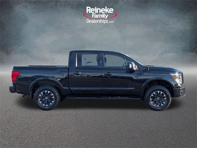 2019 Nissan Titan SL photo 4