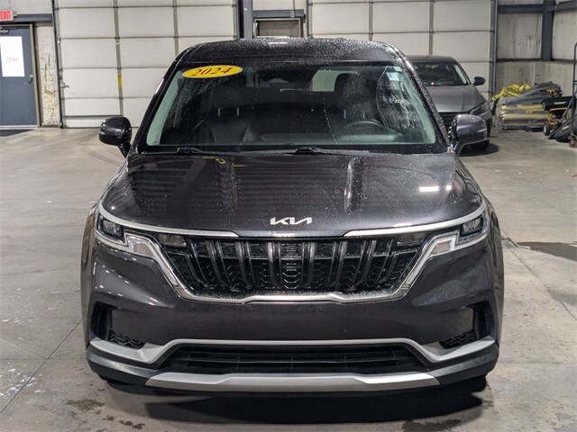 2024 Kia Carnival LX photo 2