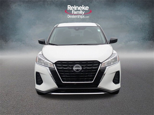 2025 Nissan Kicks Play S photo 2