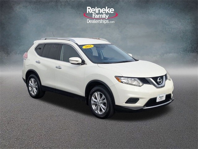 2016 Nissan Rogue SV photo 2