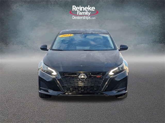 2023 Nissan Altima 2.5 SR photo 2