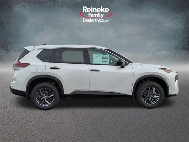 2025 Nissan Rogue S photo 4