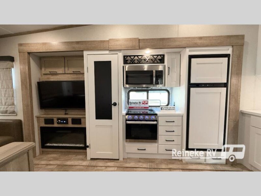 Used 2022 Keystone RV Arcadia Half-Ton 3250RL