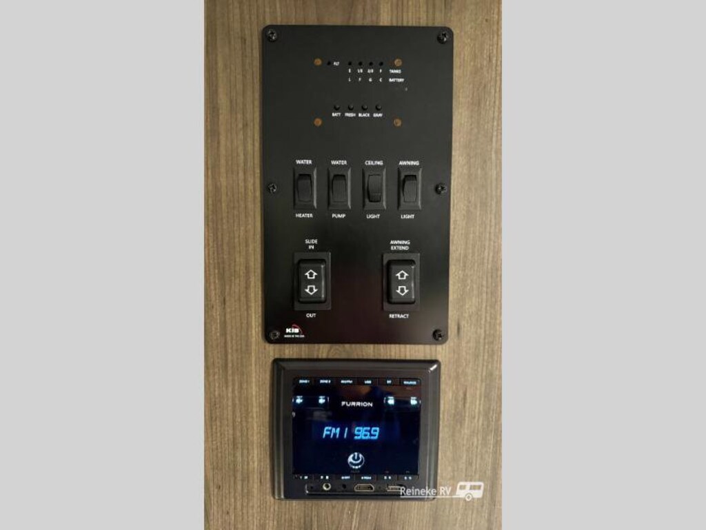 Used 2021 Coachmen RV Clipper Ultra-Lite 17FQS