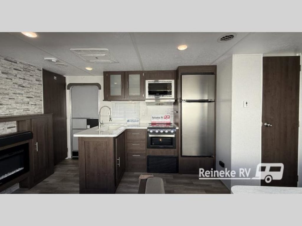 Used 2020 Forest River RV Wildwood 31KQBTS