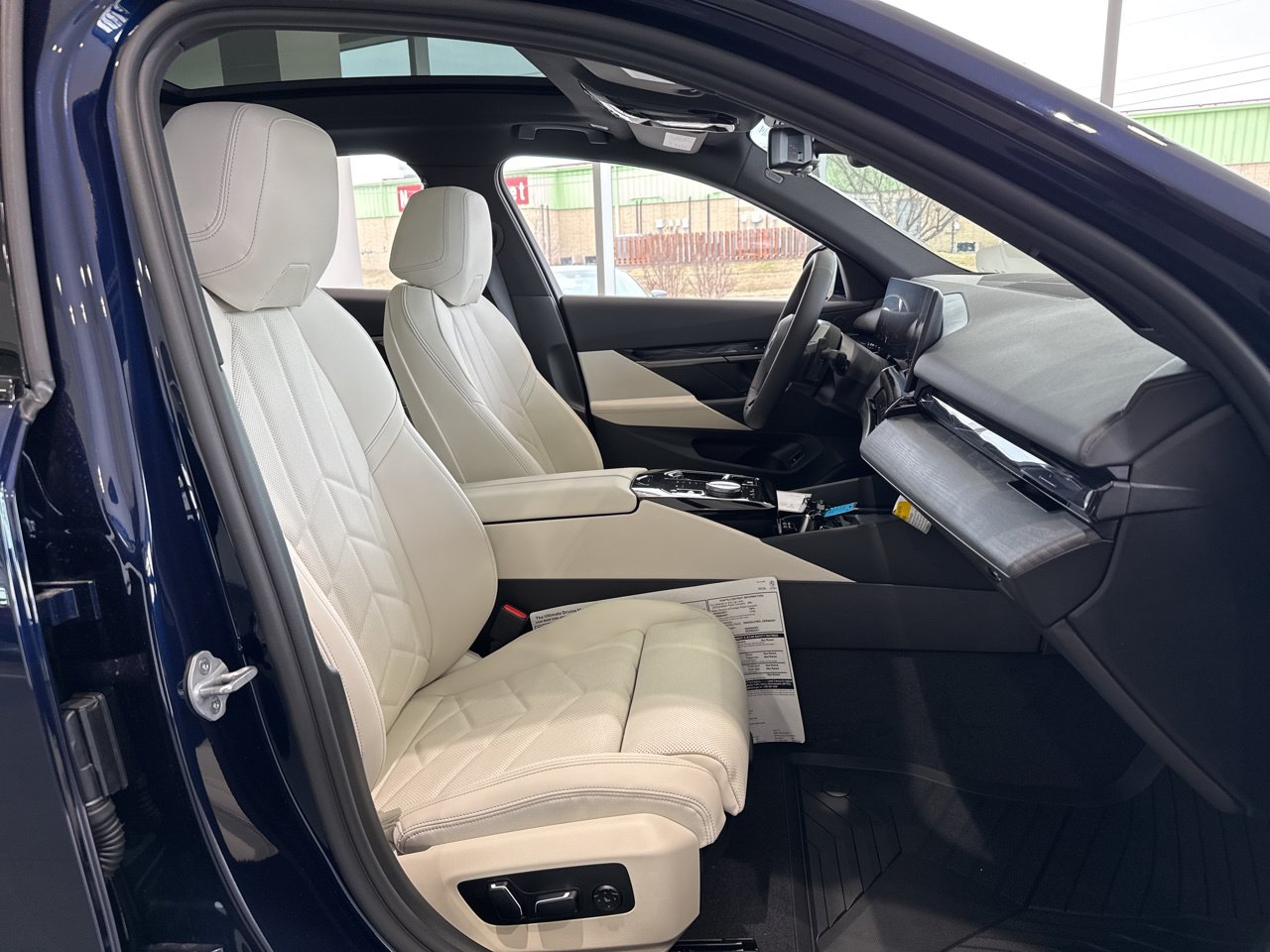 2026 BMW 5 Series 550e - Photo 52