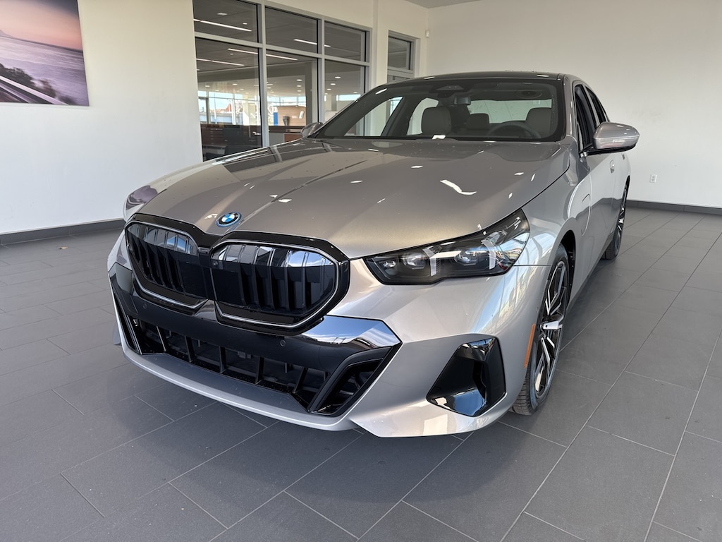 New 2026 BMW 550e Sedan