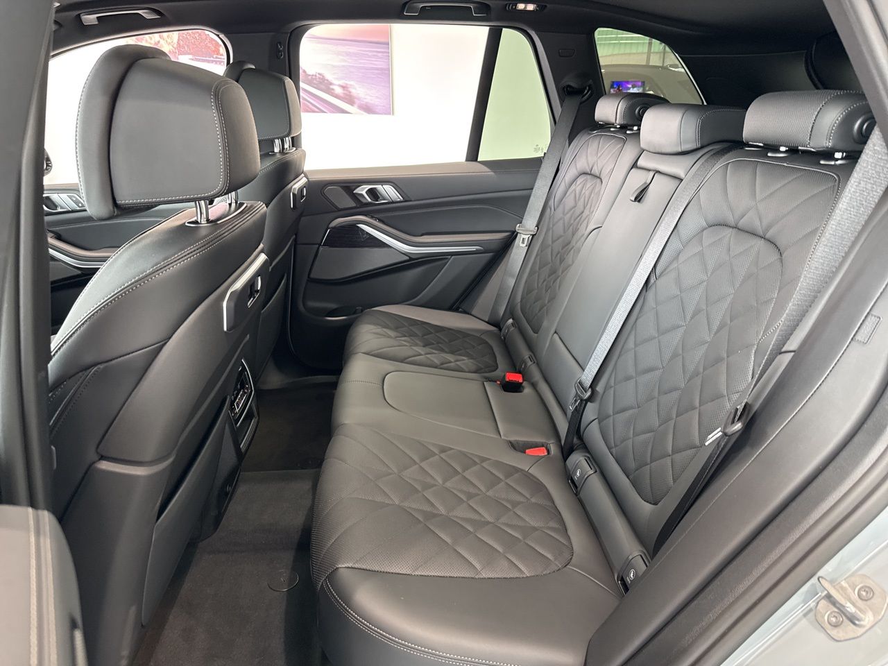 2026 BMW X5 M60i - Photo 40