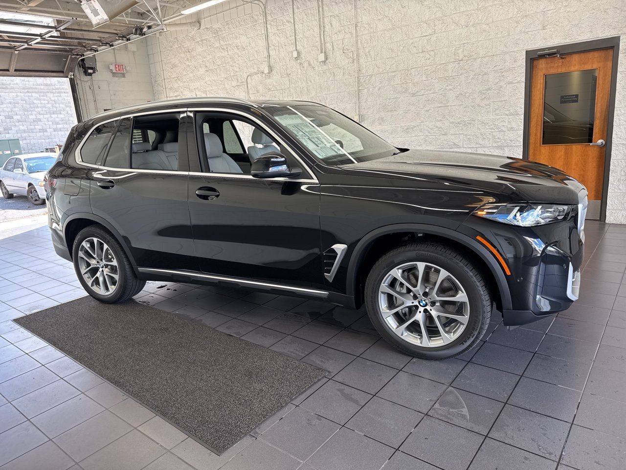 2026 BMW X5 xDrive50e's photo