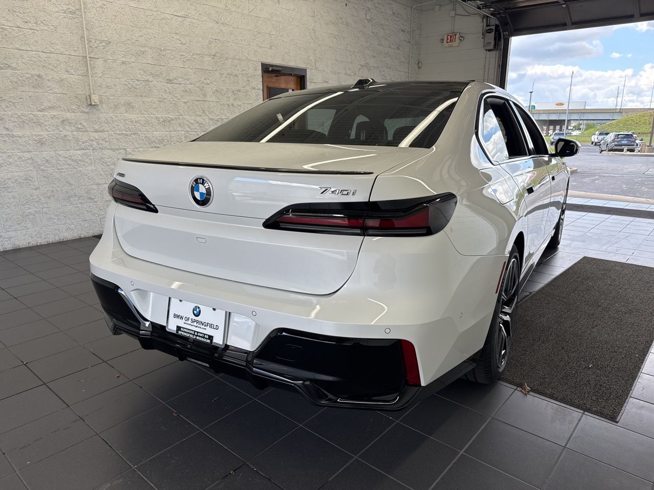 2026 BMW 7 Series 740i - Photo 7