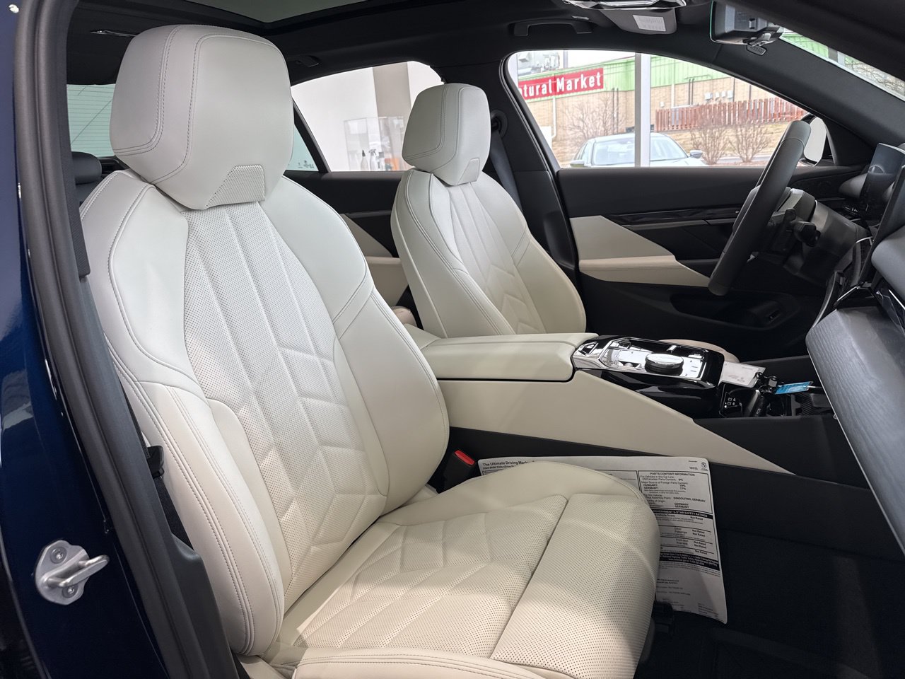 2026 BMW 5 Series 550e - Photo 53