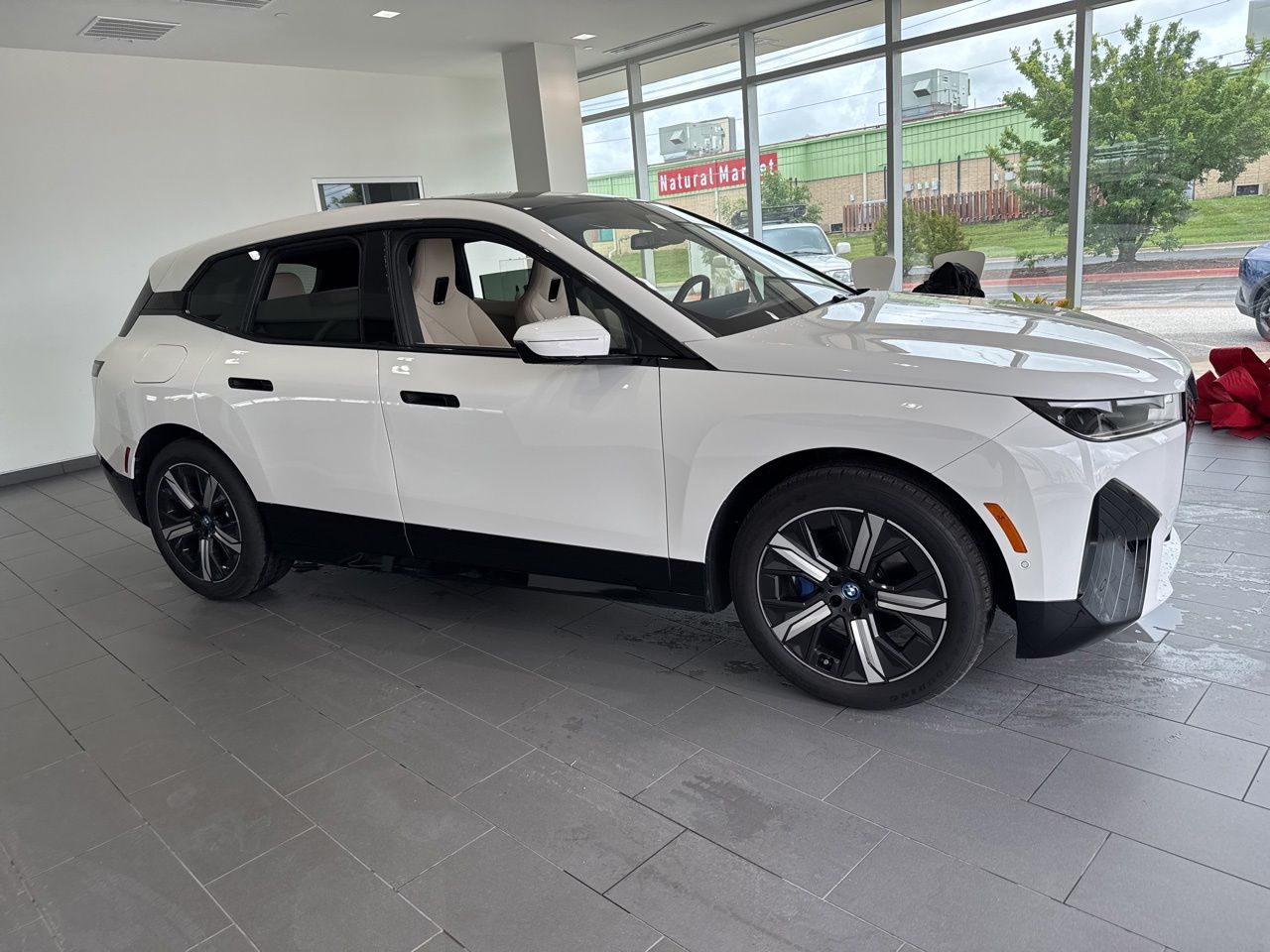 2023 BMW iX xDrive50's photo