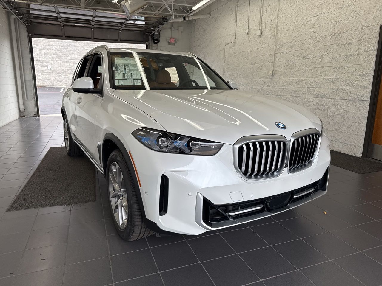 2026 BMW X5 50e - Photo 2