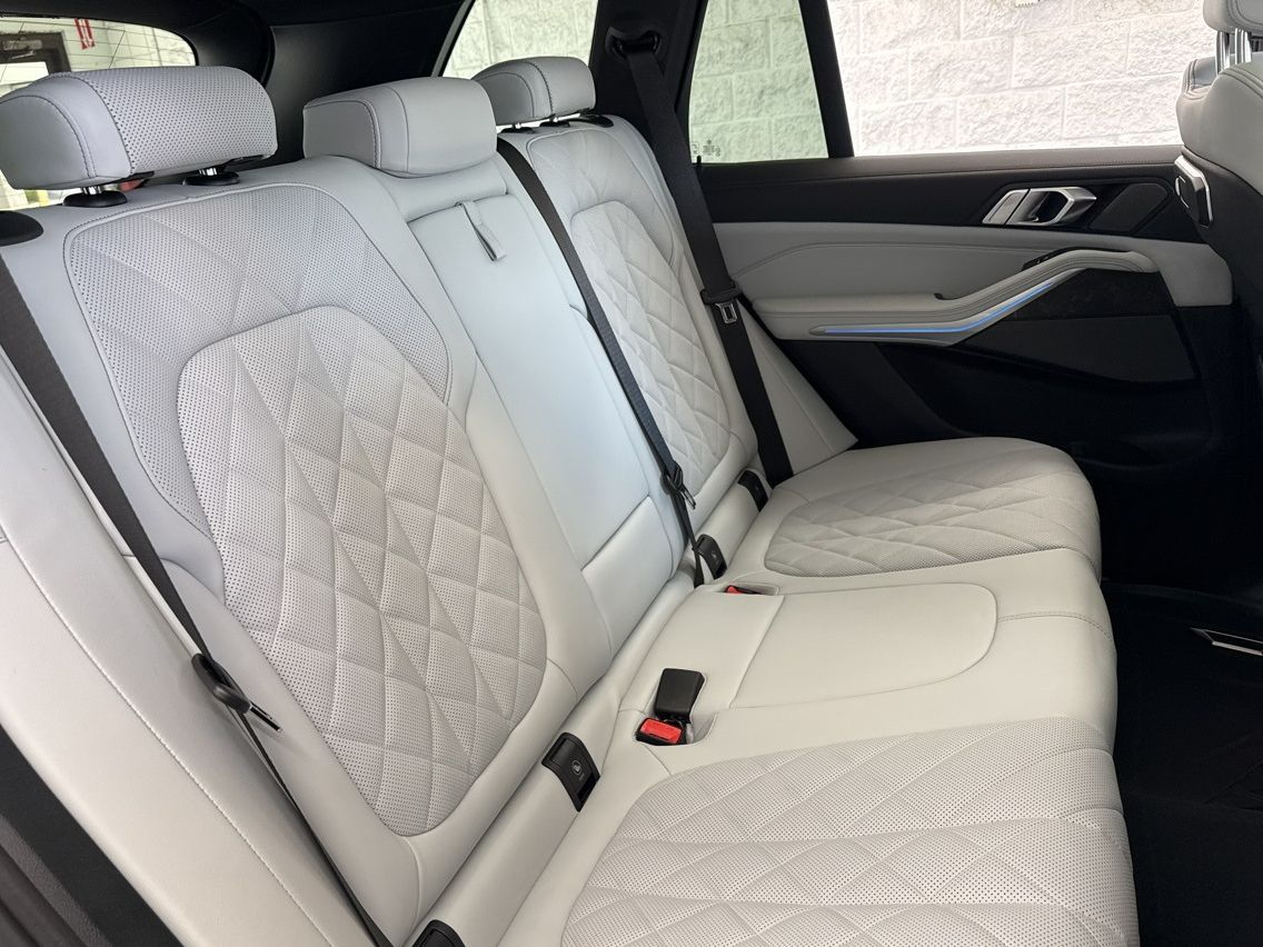 2026 BMW X5 50e - Photo 50