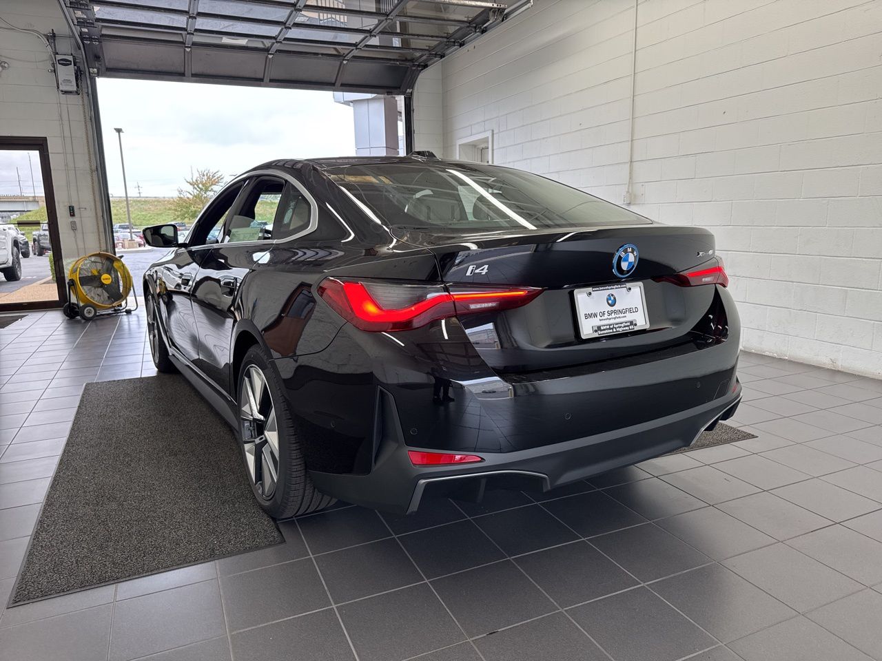 2025 BMW i4 40 - Photo 6