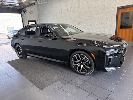 2025 BMW 740i Sedan