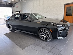 2025 BMW 740i Sedan