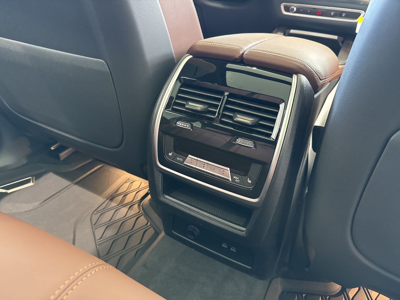 2026 BMW X5 50e - Photo 50