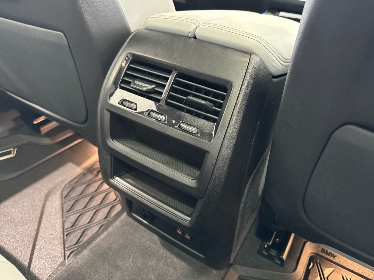 2026 BMW X5 50e - Photo 48