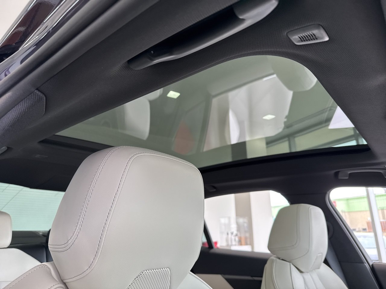 2026 BMW 5 Series 550e - Photo 54