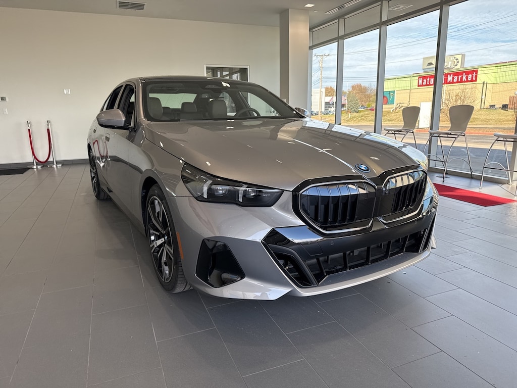 New 2026 BMW 550e Sedan