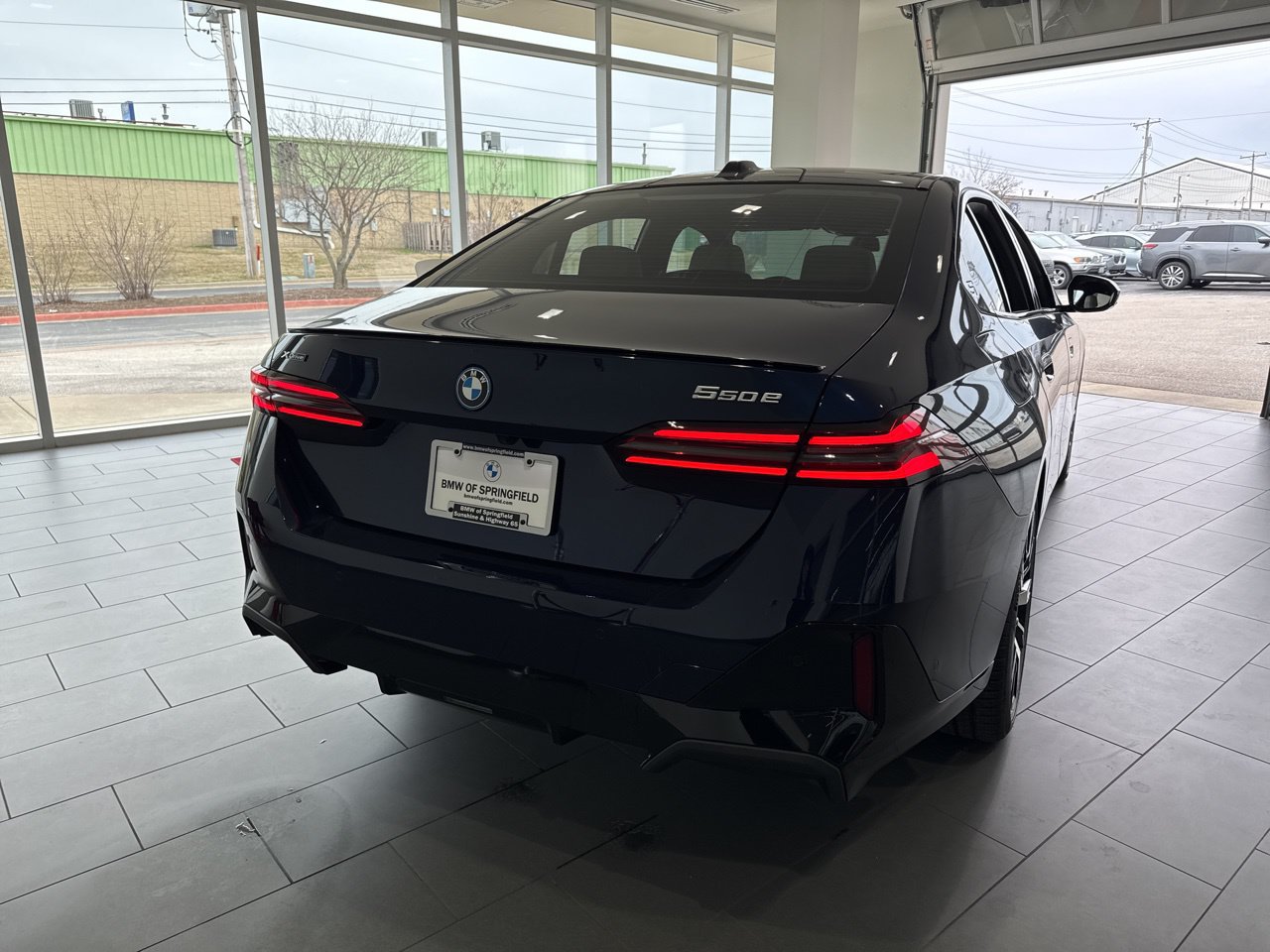 2026 BMW 5 Series 550e - Photo 7