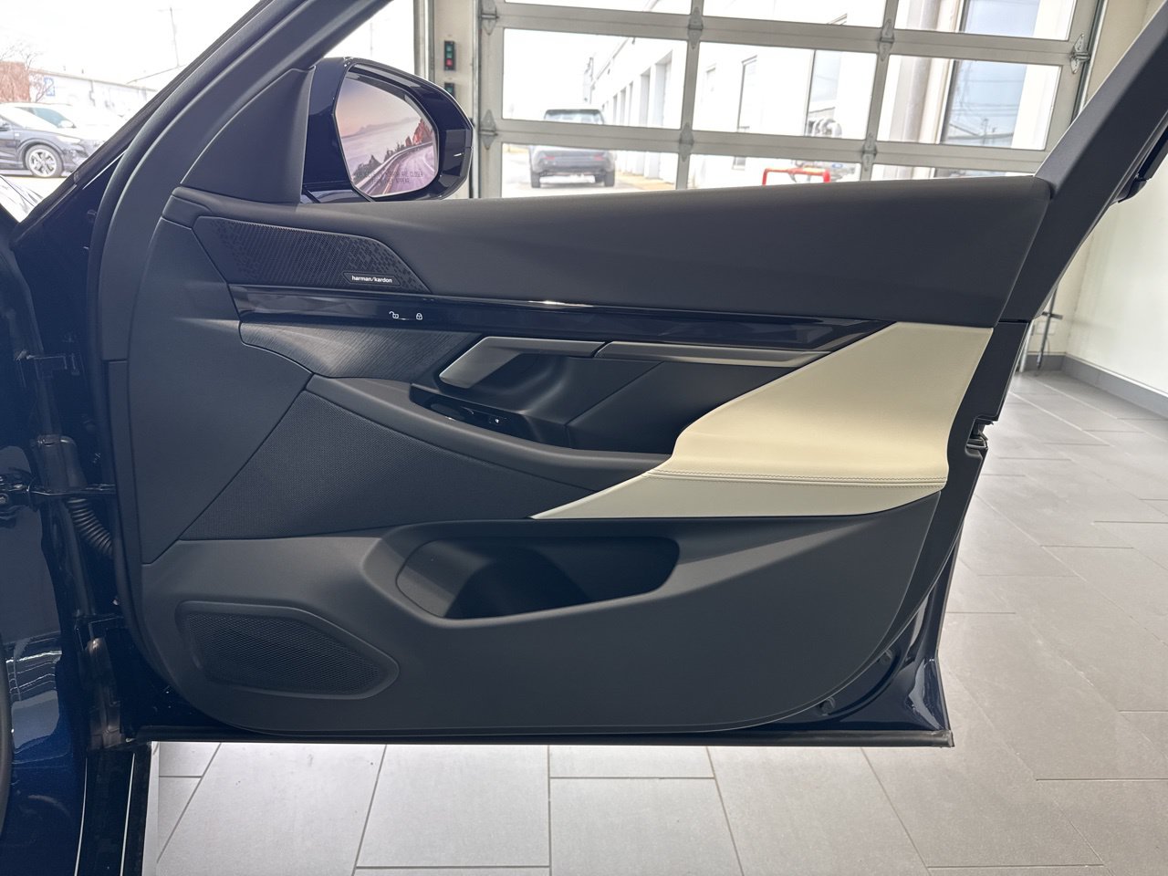 2026 BMW 5 Series 550e - Photo 56