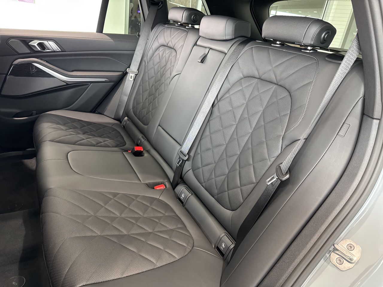 2026 BMW X5 M60i - Photo 41