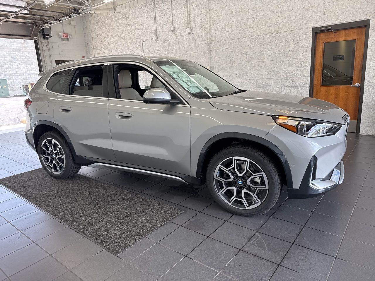 2025 BMW X1 xDrive28i's photo