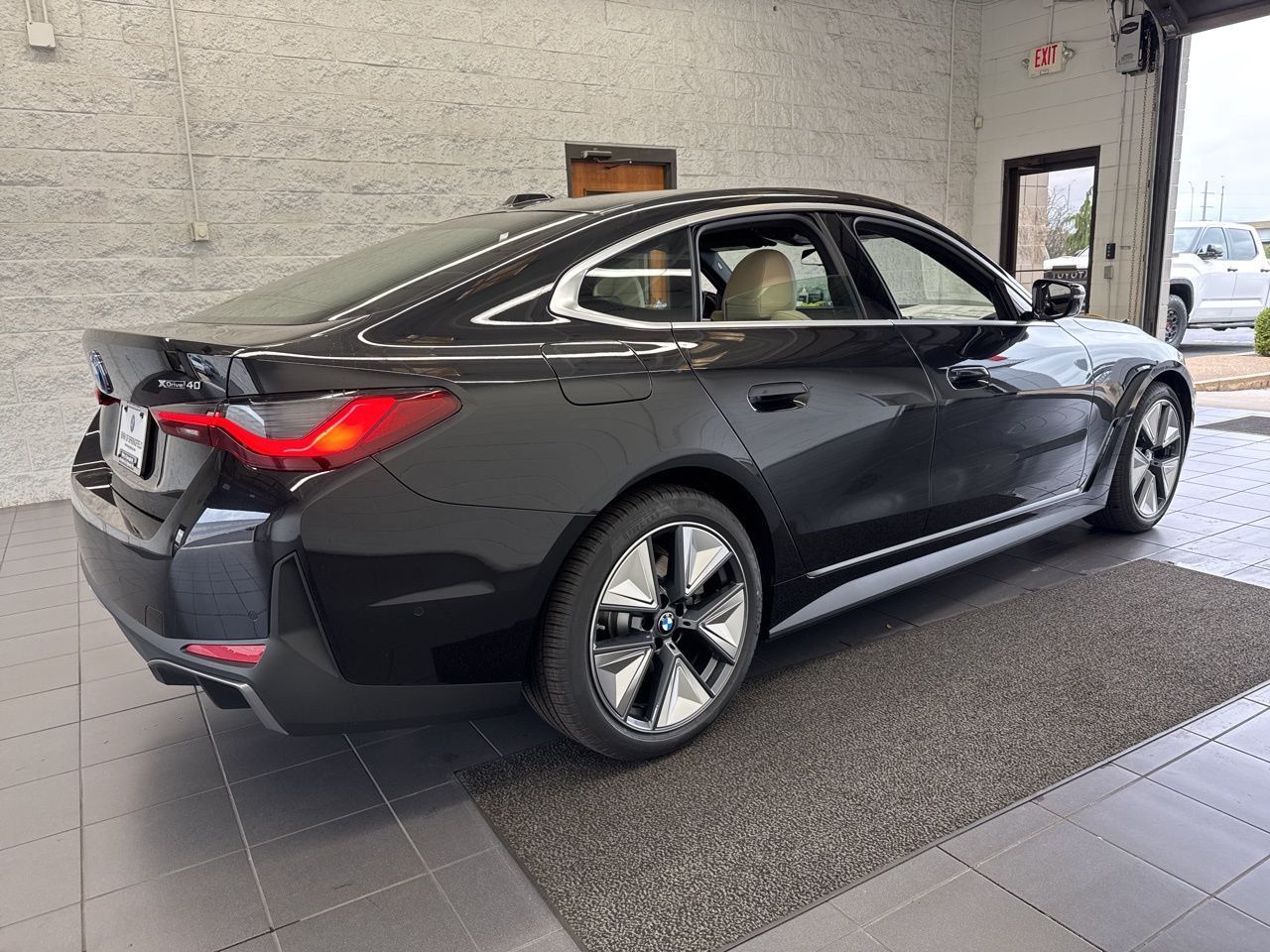 2025 BMW i4 40 - Photo 8