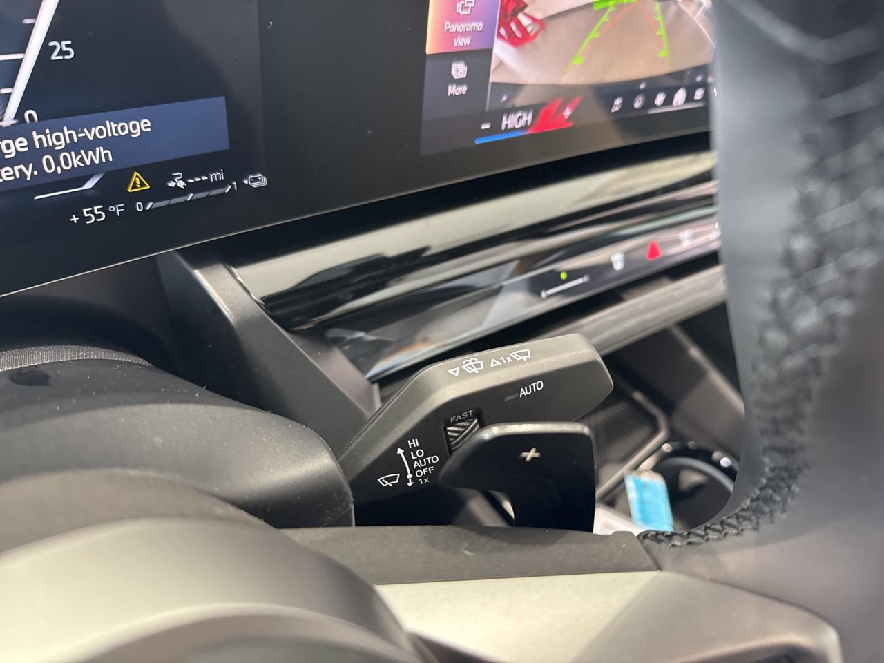 2026 BMW 5 Series 550e - Photo 23