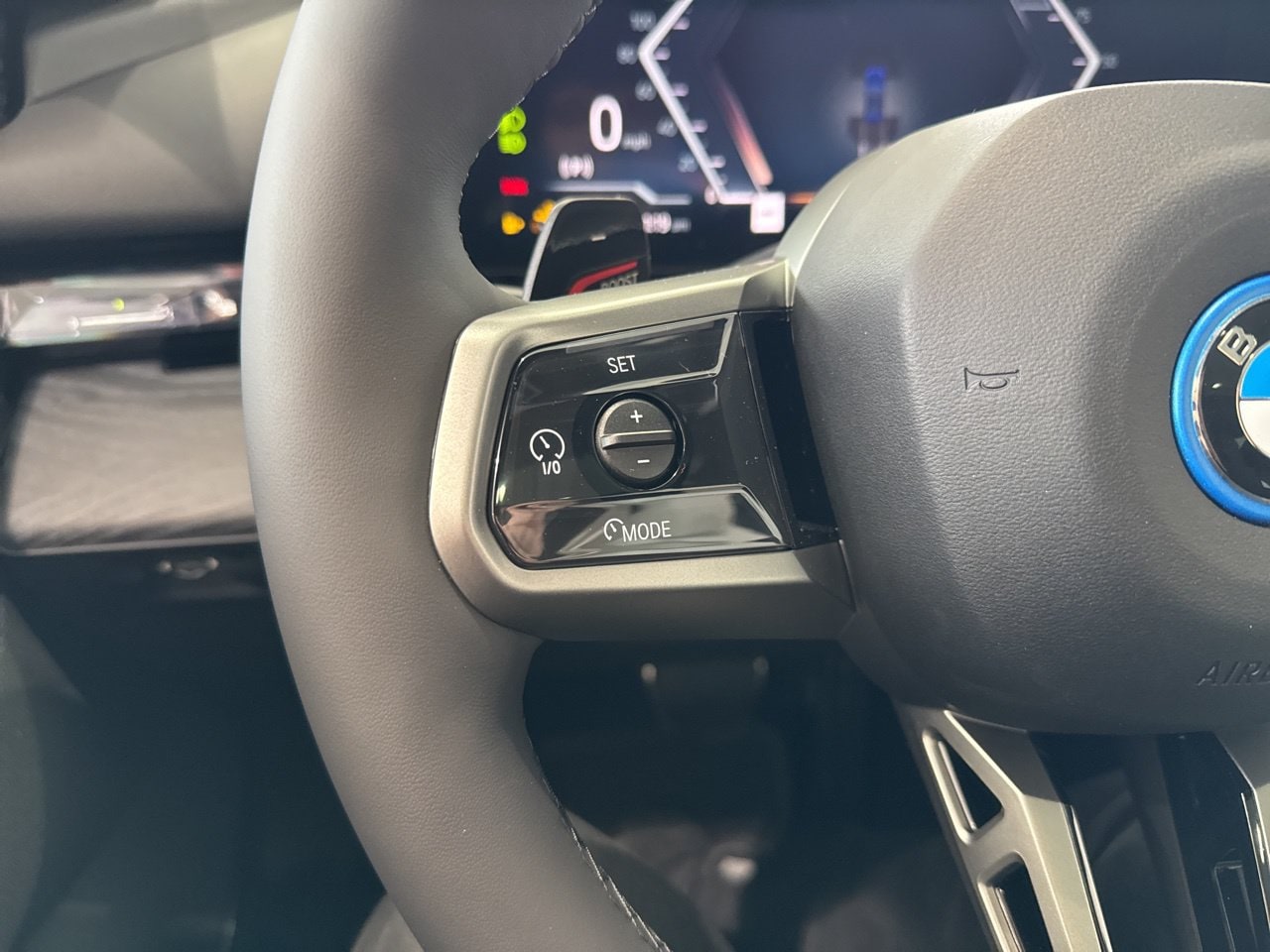2026 BMW 5 Series 550e - Photo 20