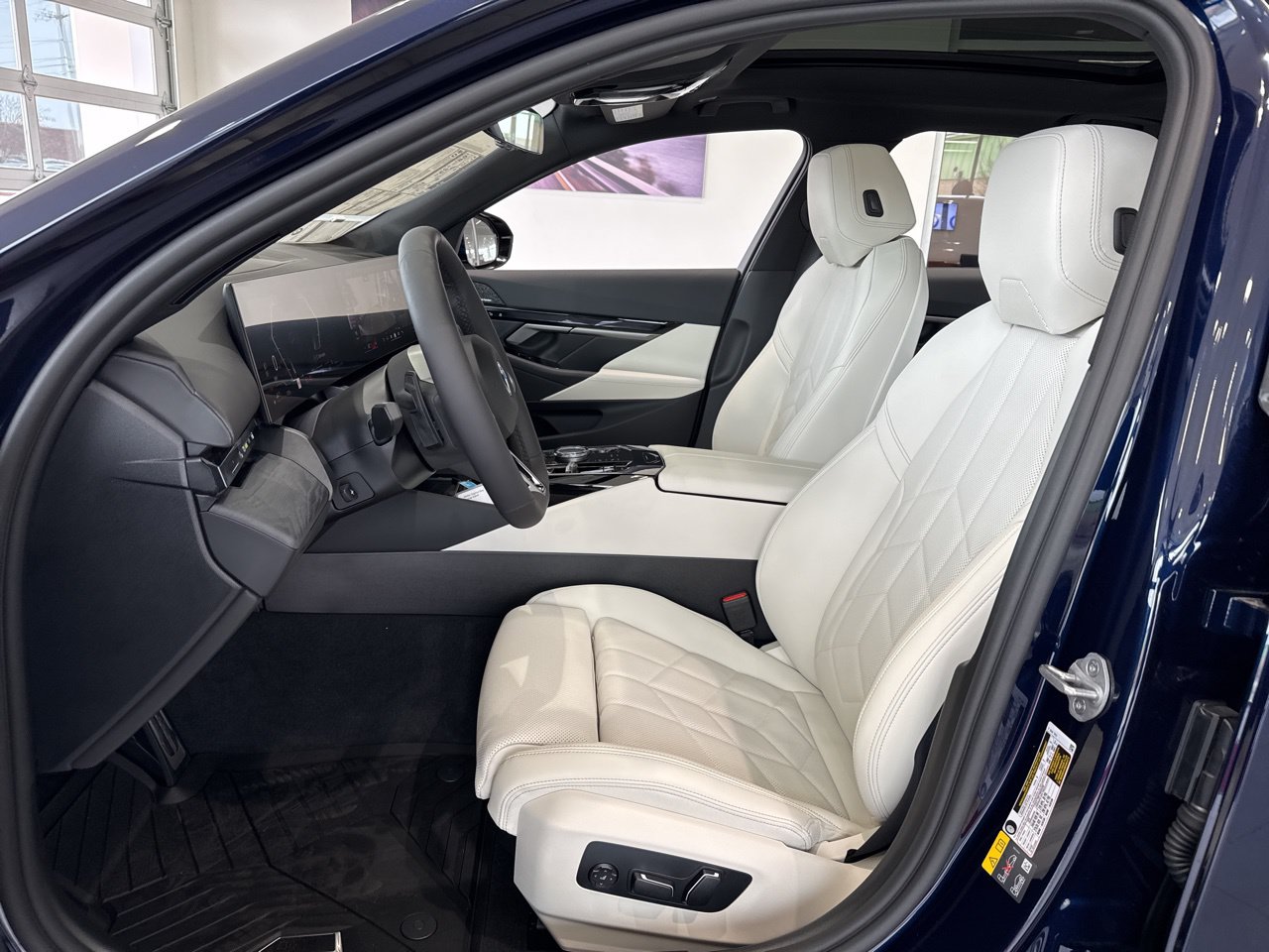 2026 BMW 5 Series 550e - Photo 14