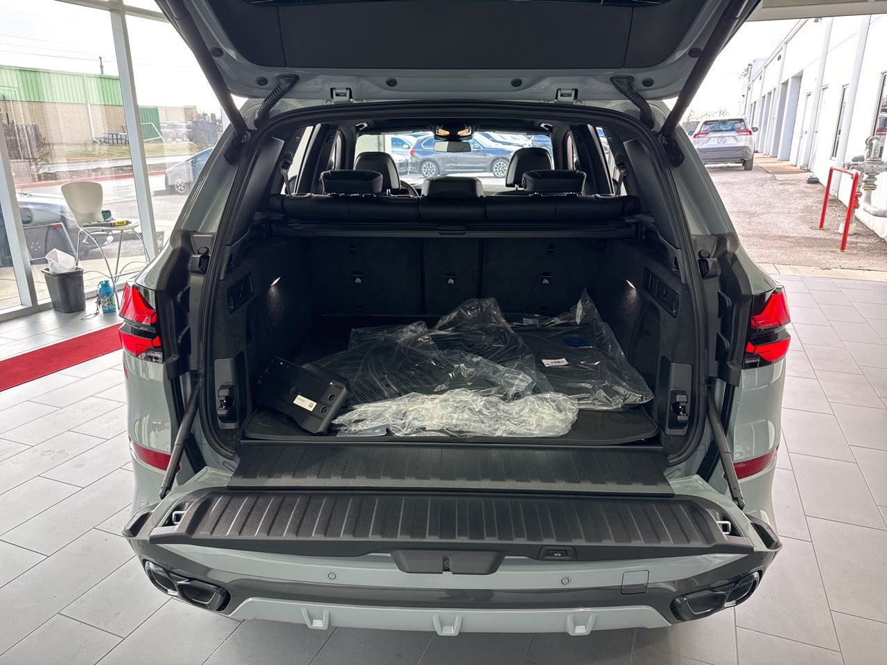 2026 BMW X5 M60i - Photo 9