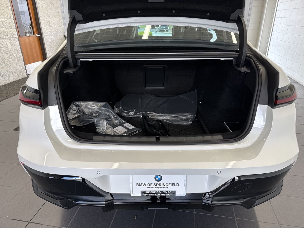 2026 BMW 7 Series 740i - Photo 9