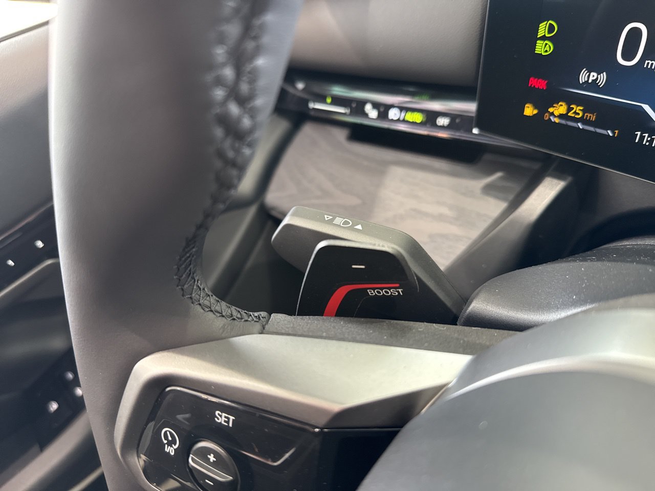 2026 BMW 5 Series 550e - Photo 22