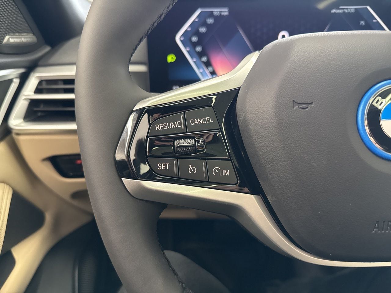 2025 BMW i4 40 - Photo 21