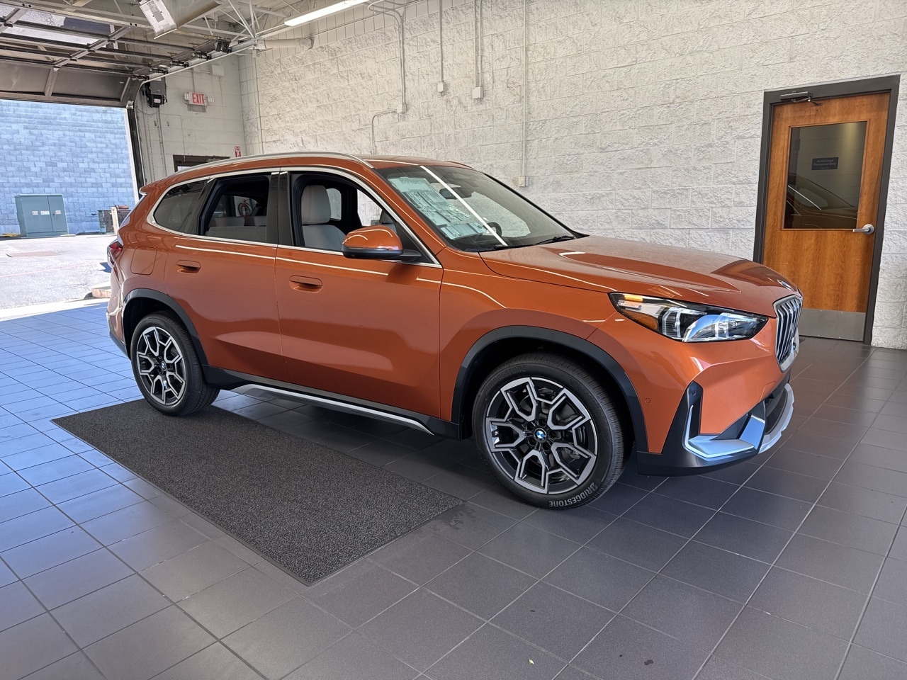 2025 BMW X1 28i's photo