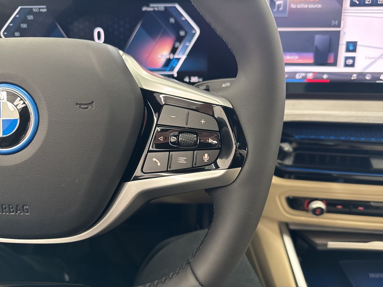 2025 BMW i4 40 - Photo 22