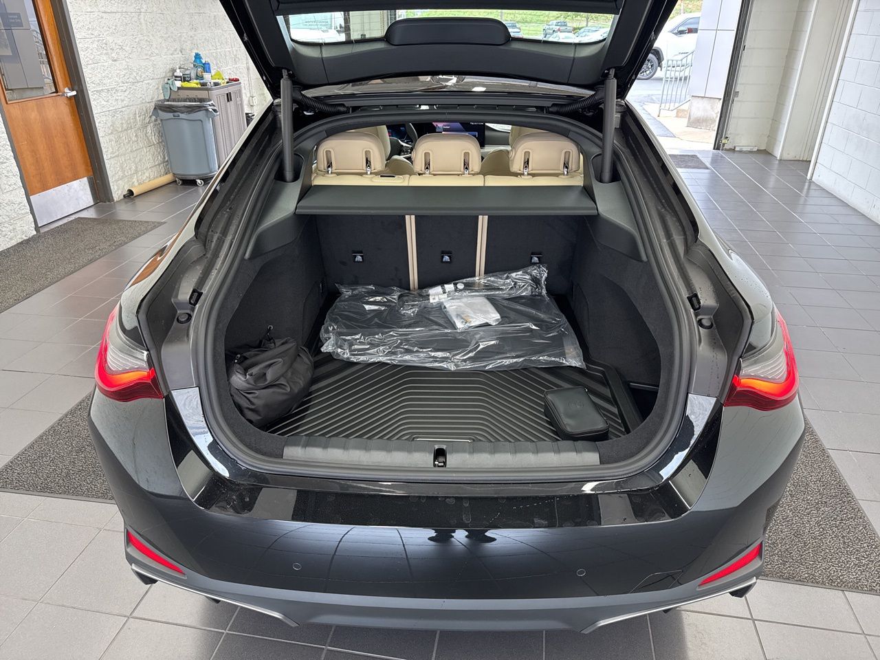 2025 BMW i4 40 - Photo 9