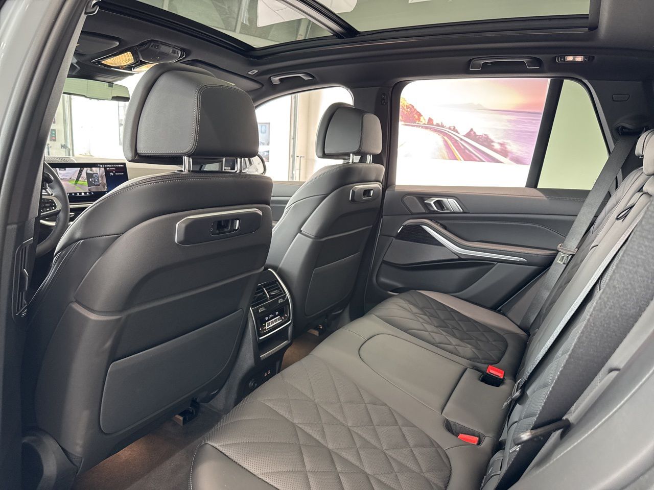 2026 BMW X5 M60i - Photo 42