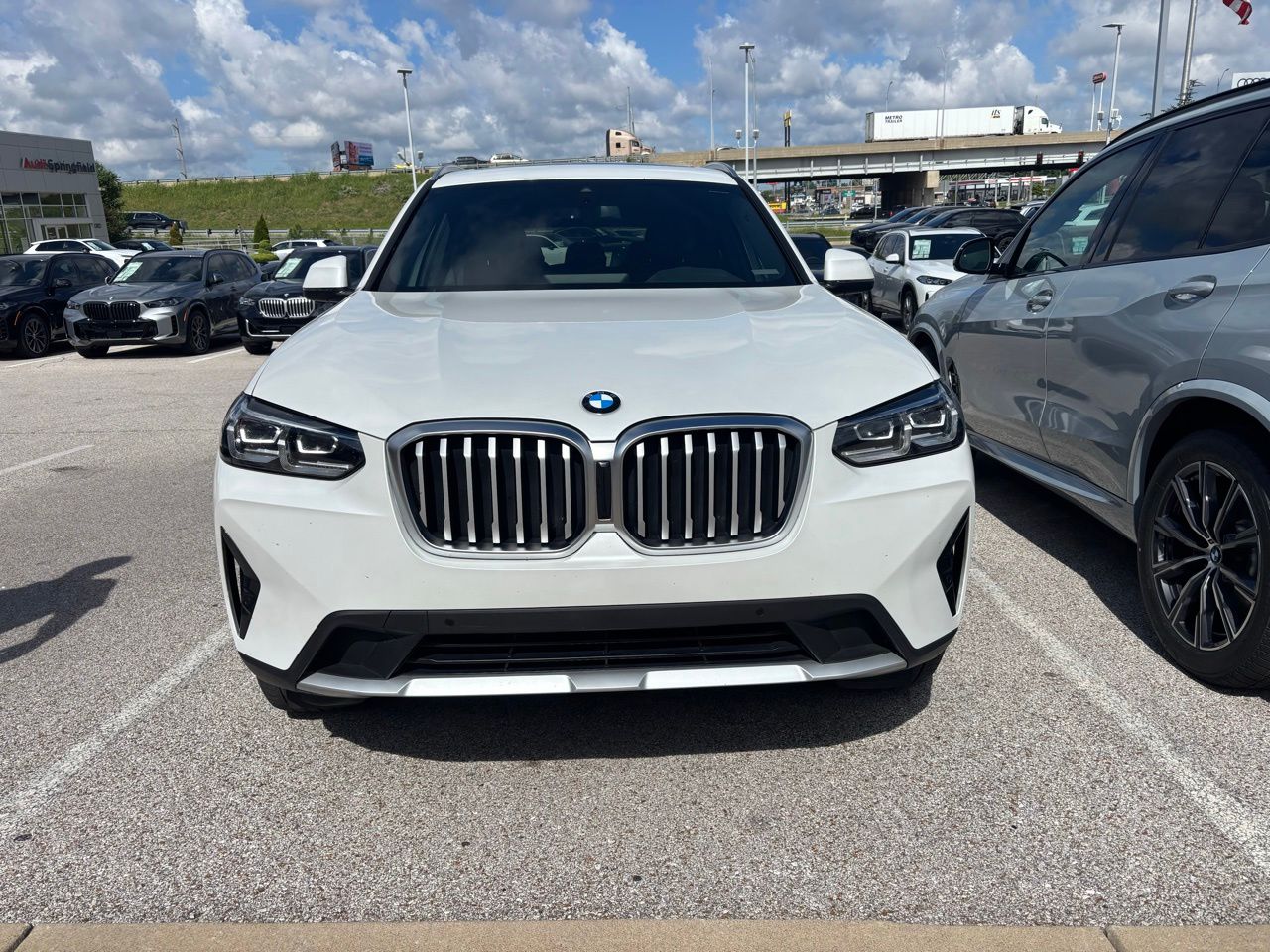 View vehicle photo 3