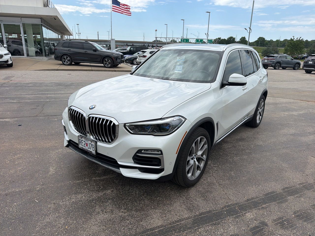 View vehicle photo 7