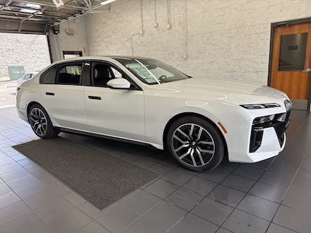 2026 BMW 740i Sedan