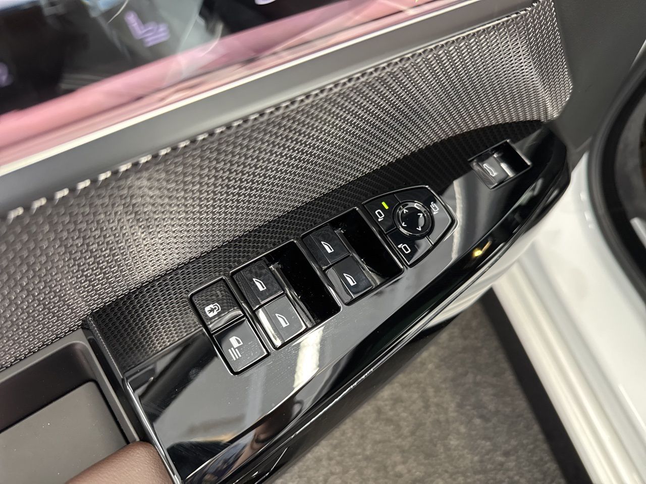 2026 BMW 7 Series 740i - Photo 42