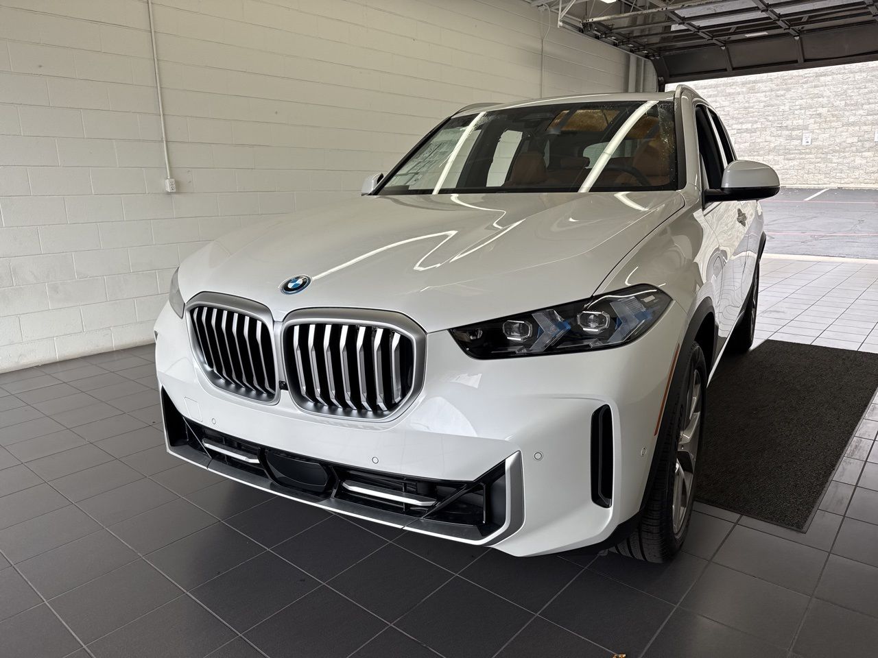 2026 BMW X5 50e - Photo 3