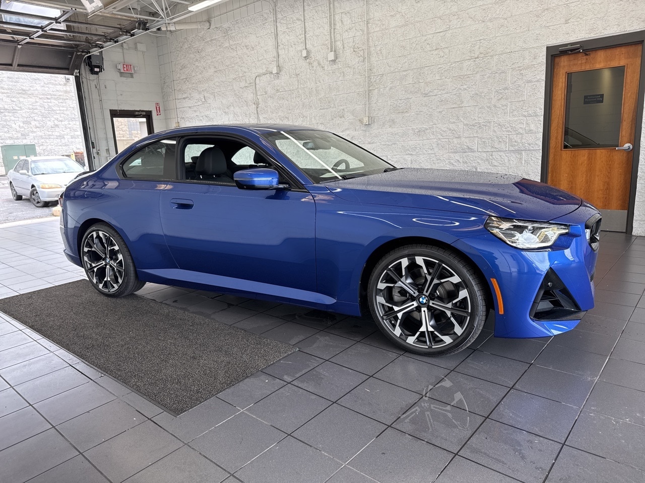 2025 BMW 230i