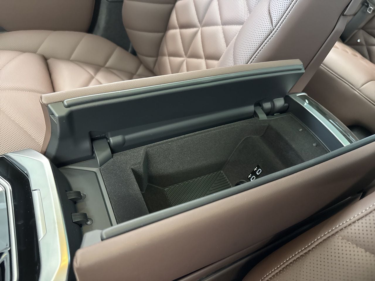 2026 BMW 7 Series 740i - Photo 36