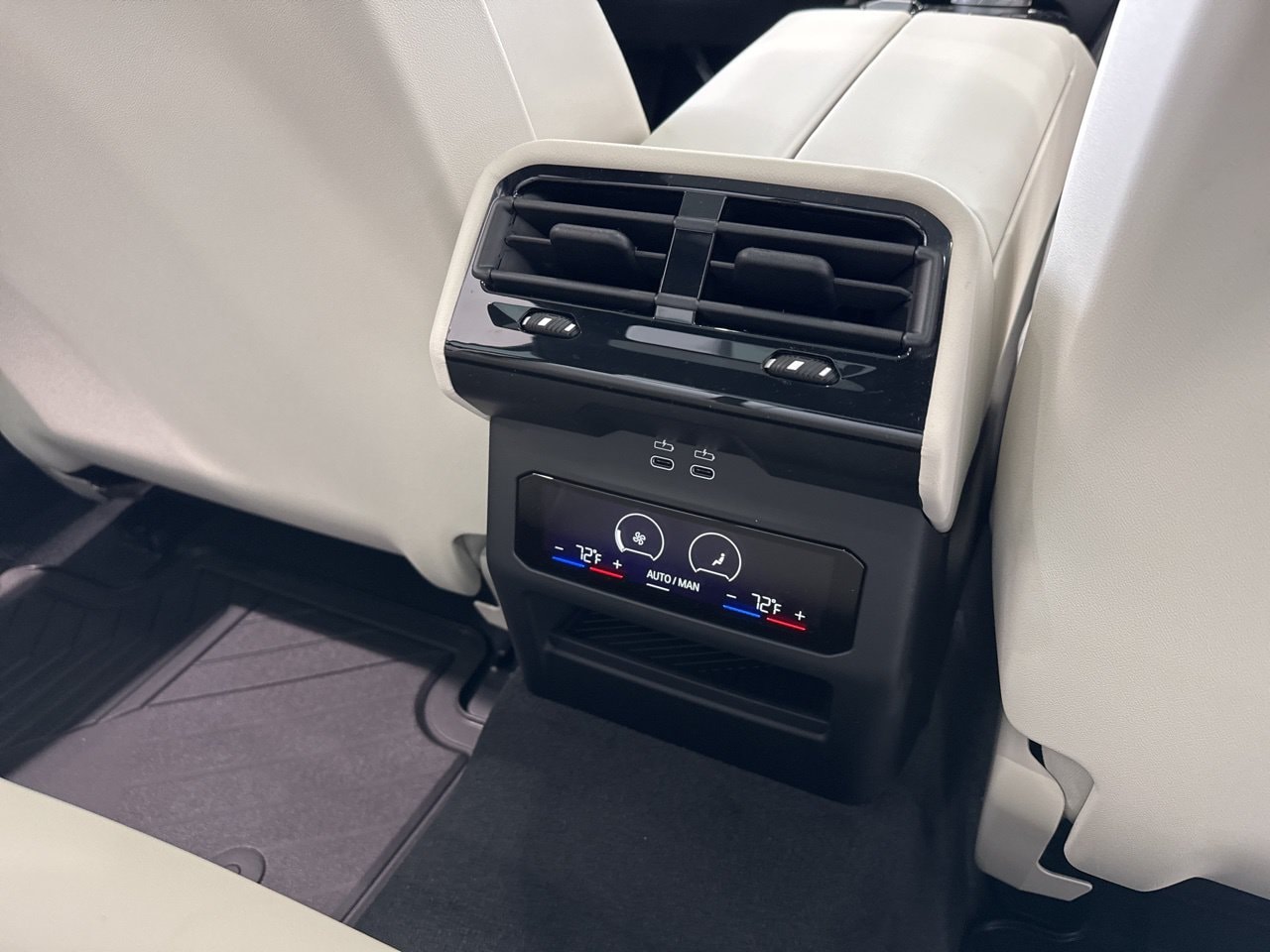 2026 BMW 5 Series 550e - Photo 50
