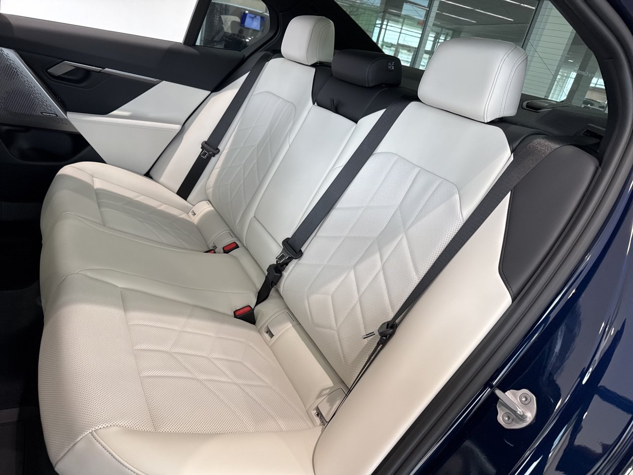 2026 BMW 5 Series 550e - Photo 42